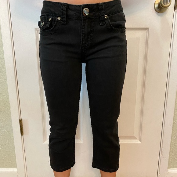 black denim capris